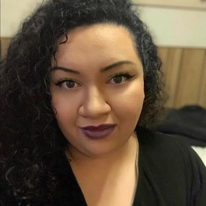 Meet your Posher, Delia